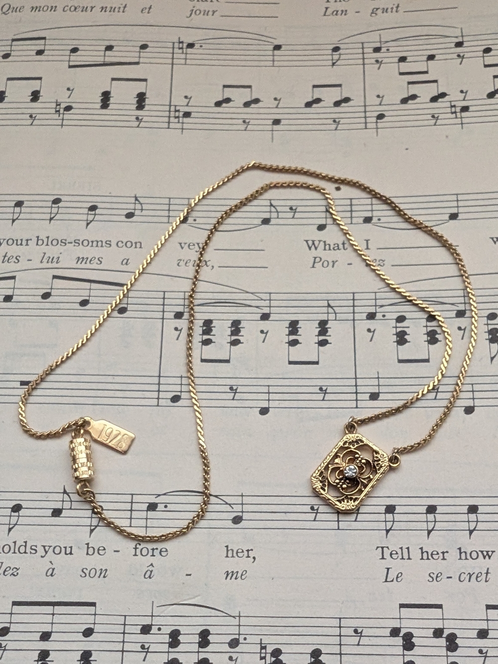 Vintage-Inspired Gold Filigree Pendant Necklace - 1928